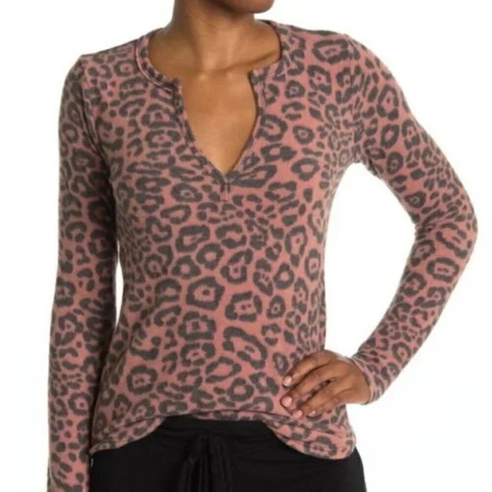 NEW Socialite Nordstrom Split Notch V-Neck Lightweight Fleece Rust Leopard